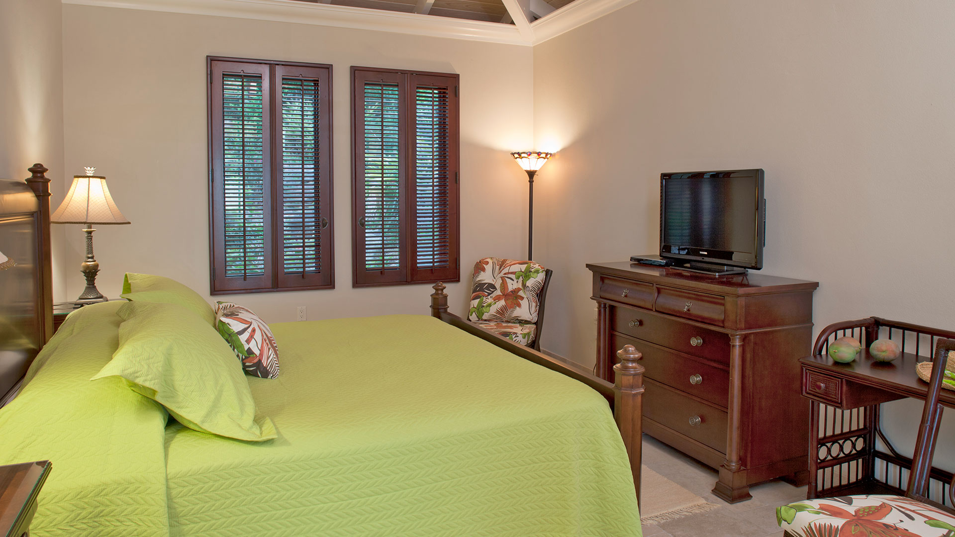 Island Rider guest bedroom with garden view
