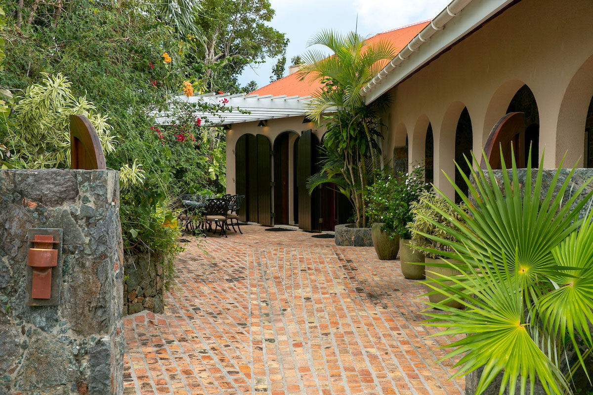 Mango Bay air-conditioned bedroom with king bed