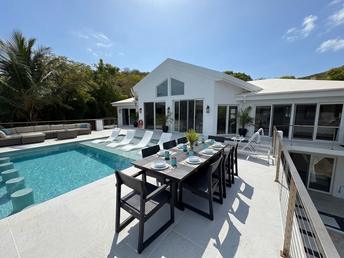 Rainbow Beach House pool and beachfront deck