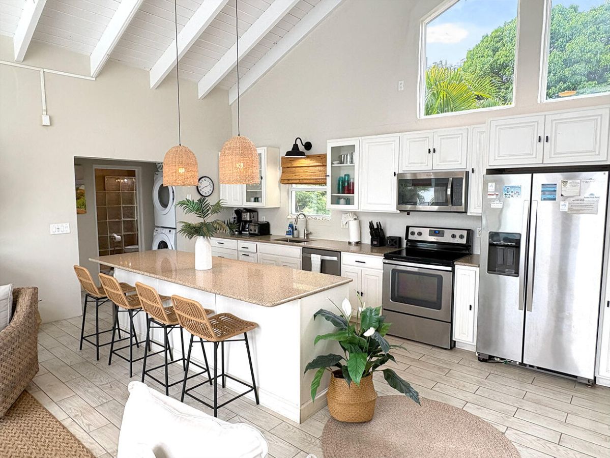 Rainbow Beach House gourmet kitchen with modern appliances