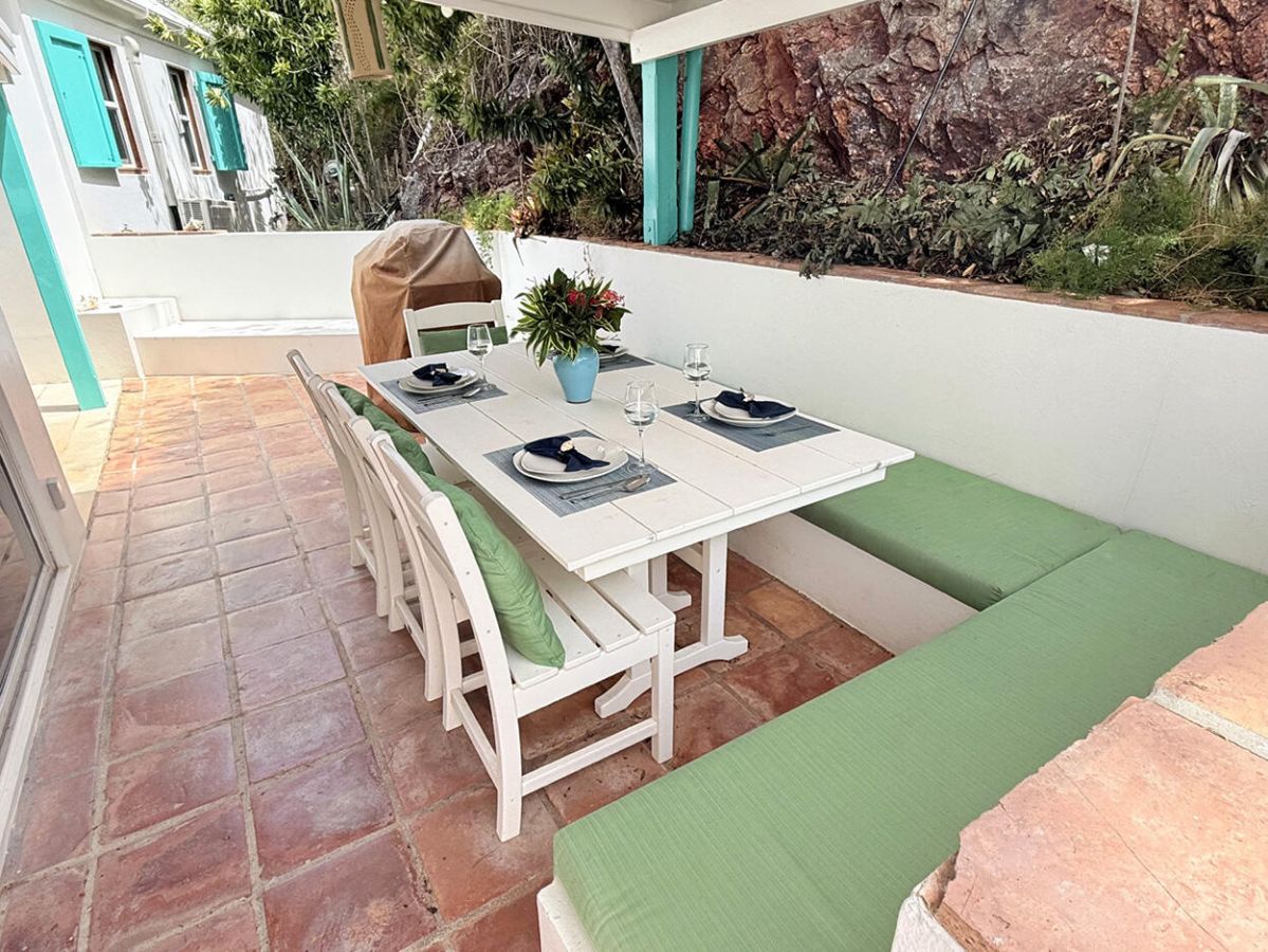 Reef Break Vista bathroom with tropical design