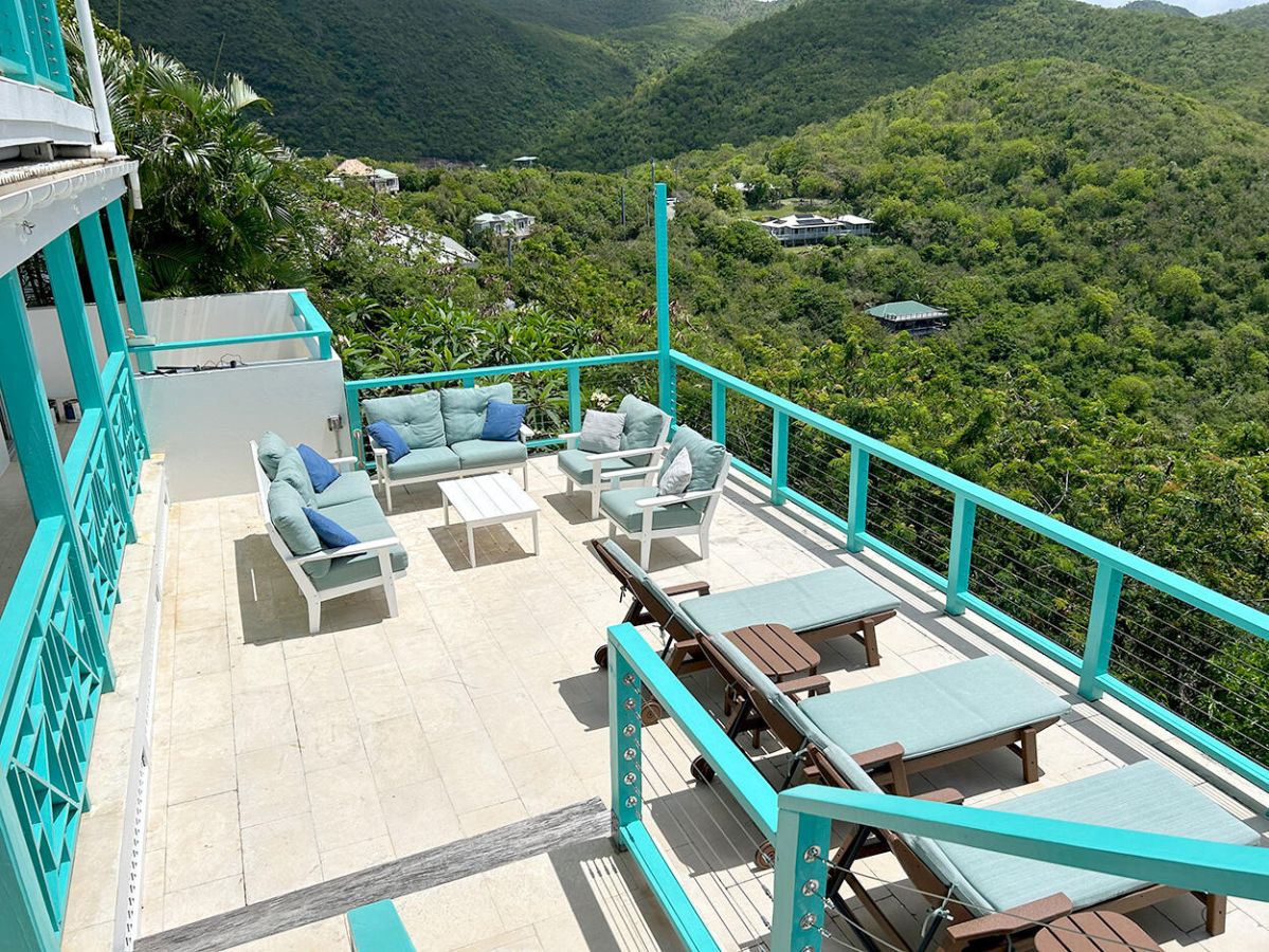 Reef Break Vista dining room with Caribbean sea views