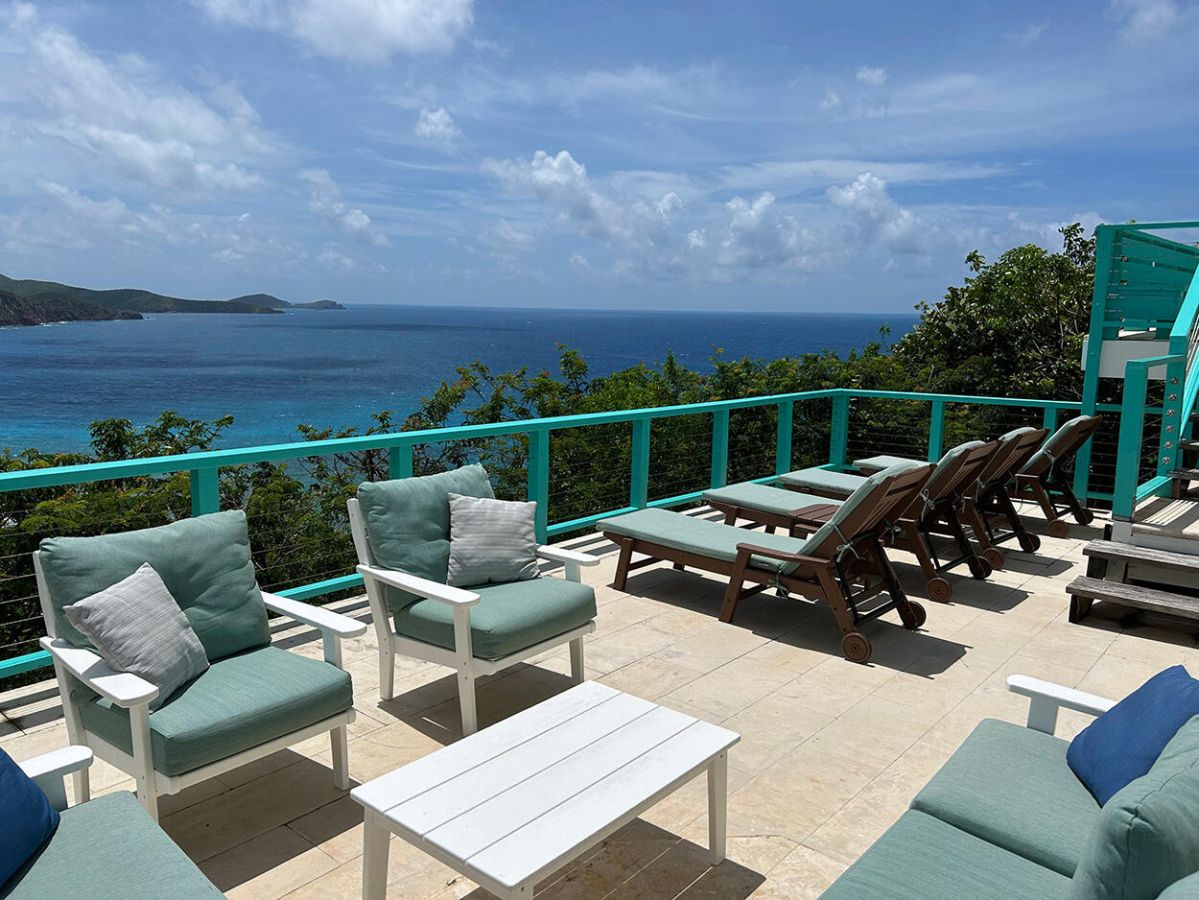 Reef Break Vista villa exterior and landscaping