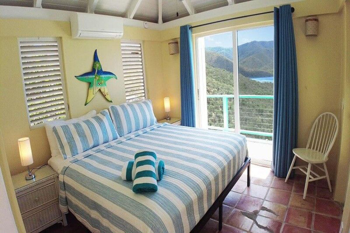Reef Break Vista guest bedroom with garden view