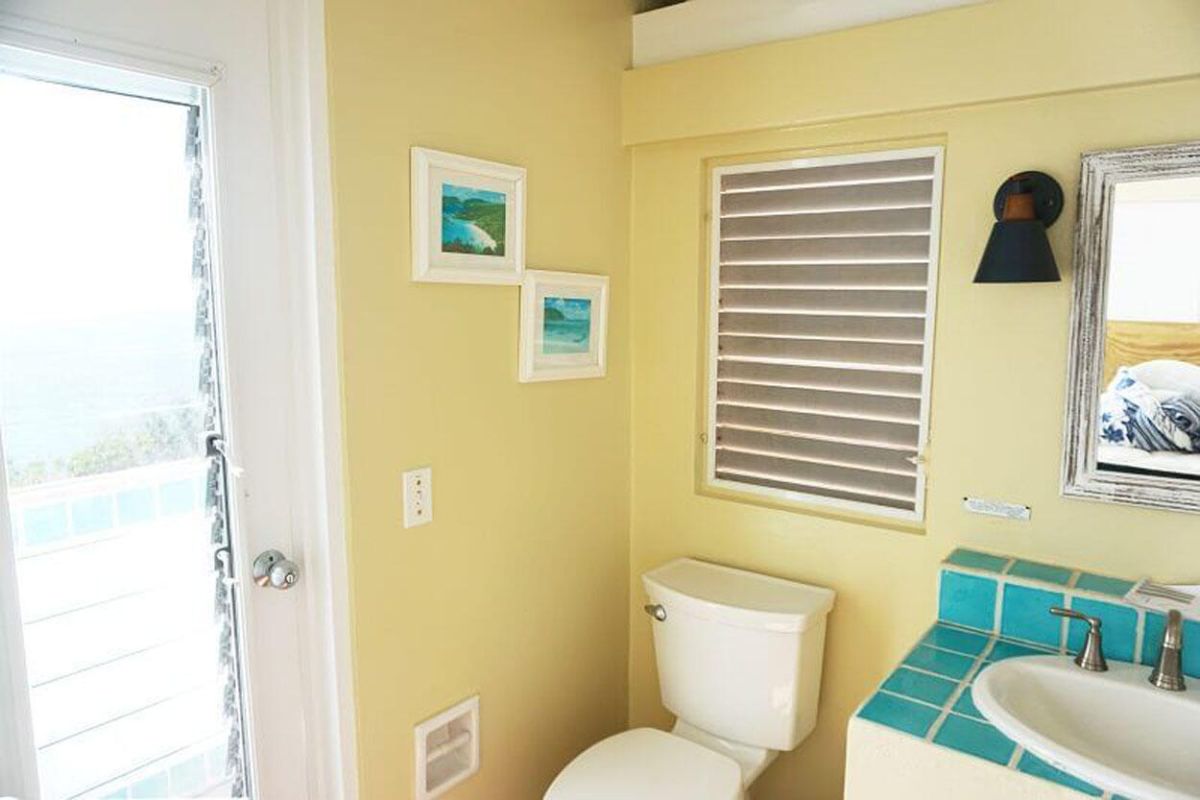Reef Break Vista screened porch with ocean breeze