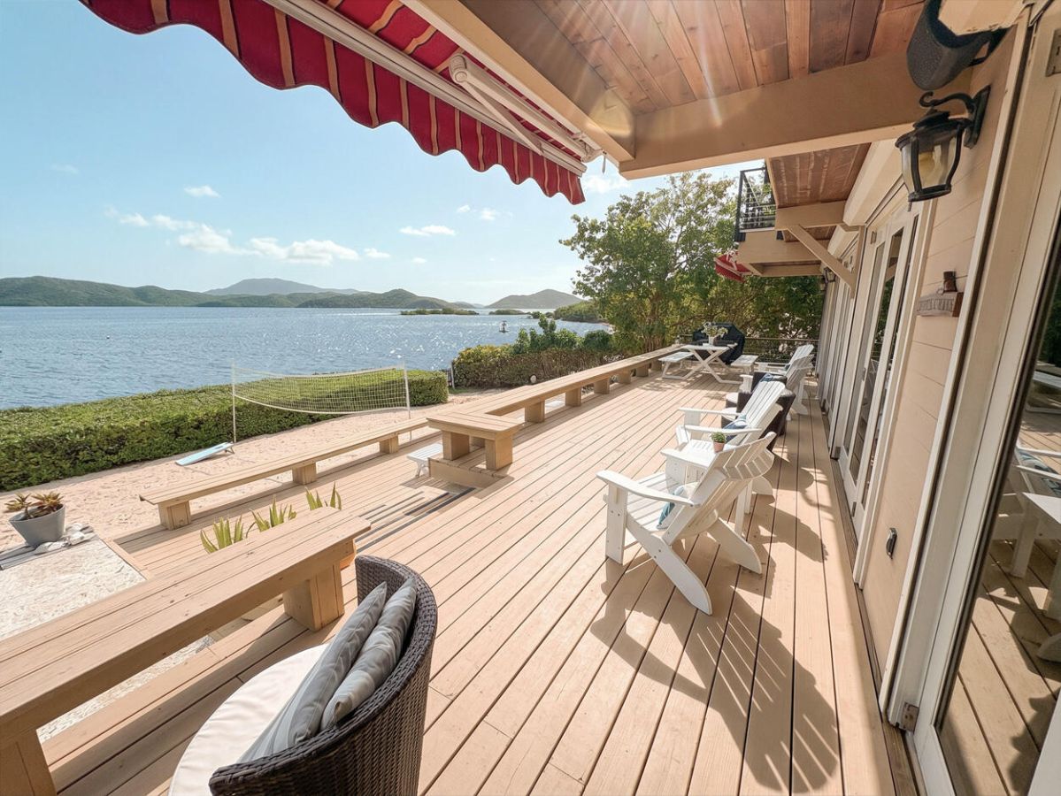 Seaside Breeze pool deck and outdoor seating