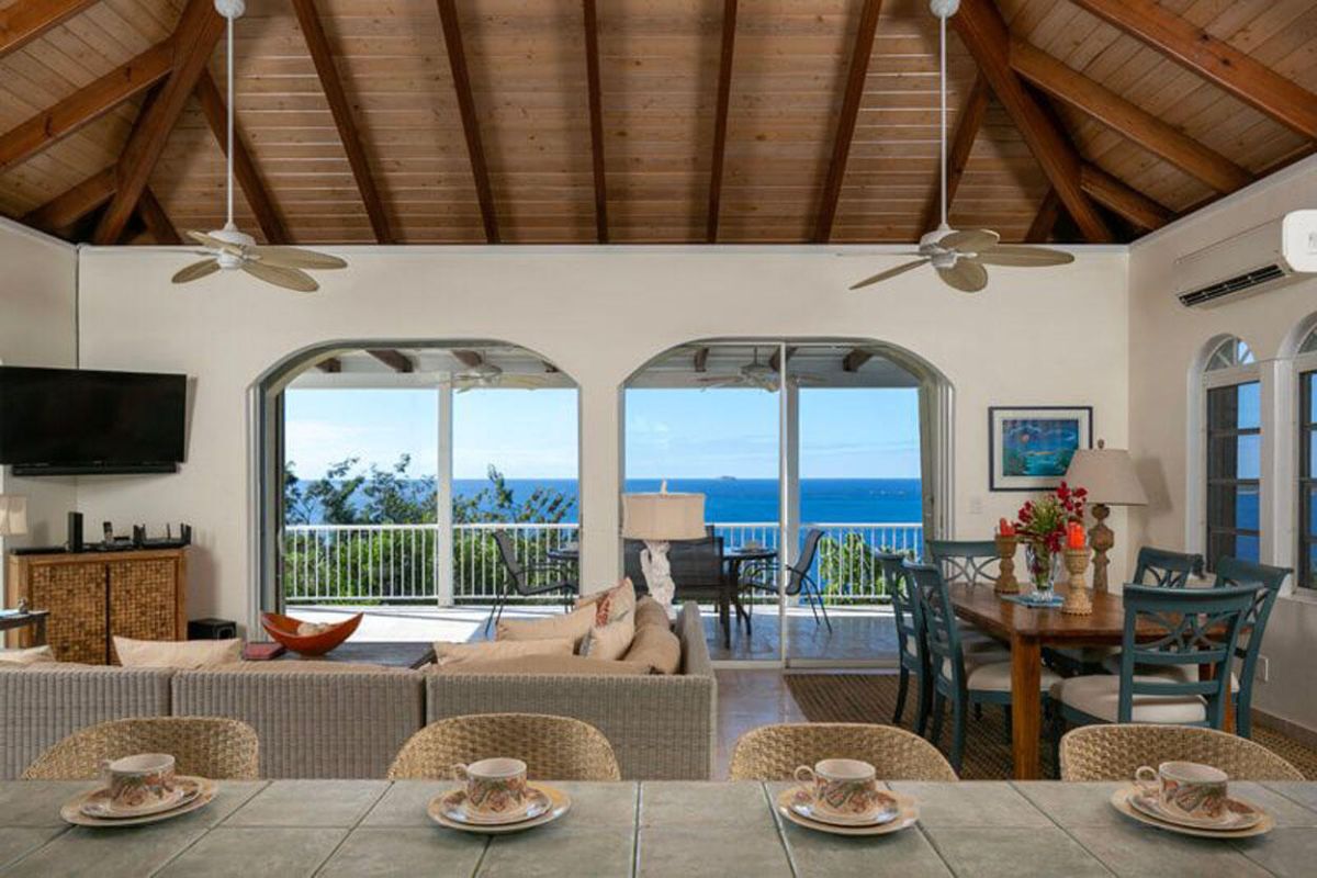 Villa Splendore gourmet kitchen with modern appliances