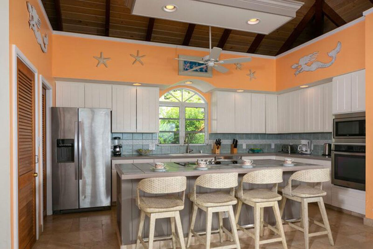 Villa Splendore bathroom with tropical design