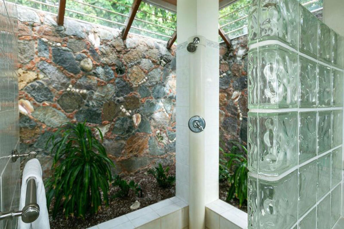 Villa Splendore tropical garden and villa entrance