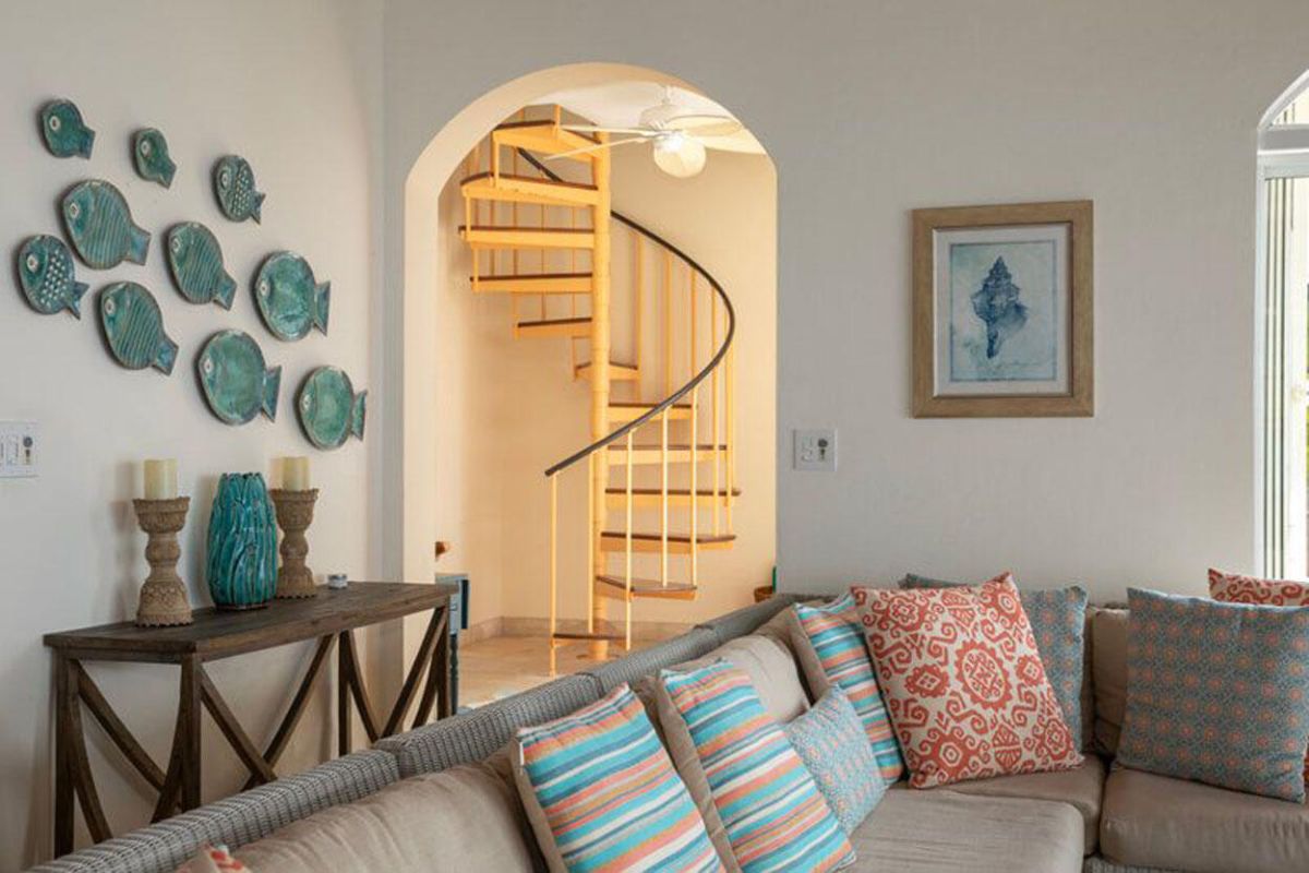 Villa Splendore screened porch with ocean breeze