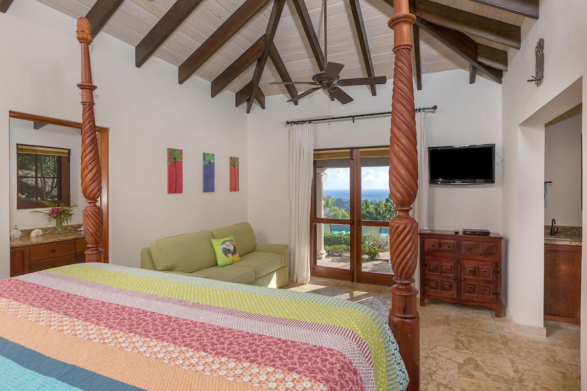 Vista Caribe outdoor lounge and garden area