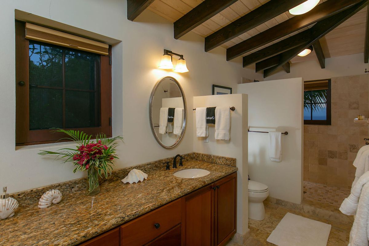 Vista Caribe dining room with Caribbean sea views